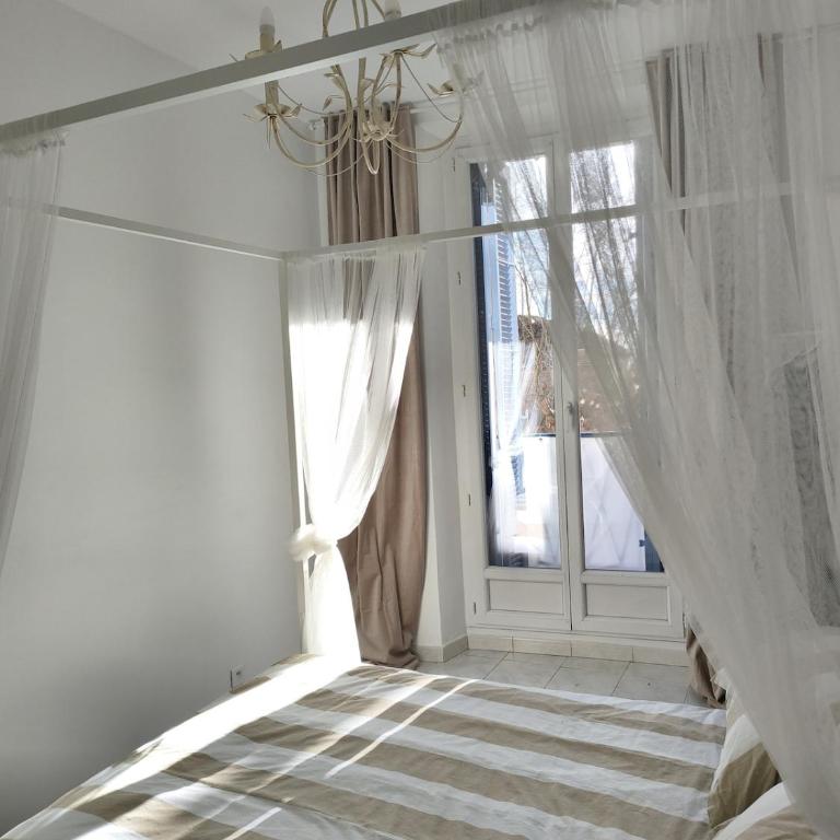 Omnia Charming 2 bed and AirCon in historic Frejus - Appartement - Vue sur Ville - 17