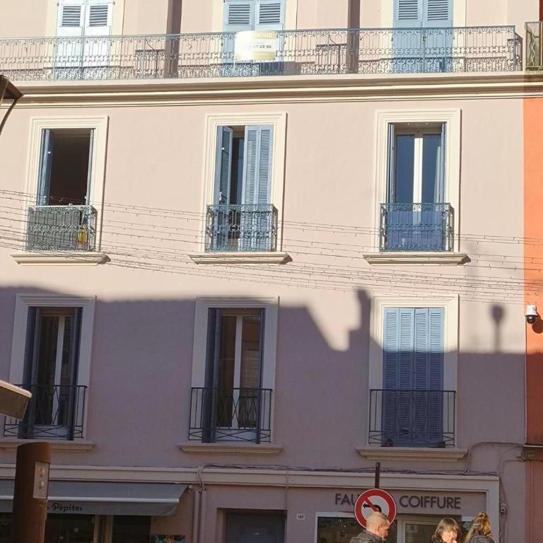 Omnia Charming 2 bed and AirCon in historic Frejus - Appartement - Vue sur Ville - 19