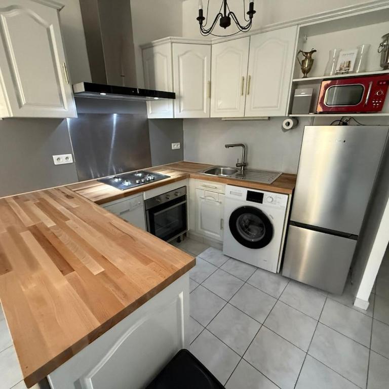 Omnia Charming 2 bed and AirCon in historic Frejus - Appartement - Vue sur Ville - 22