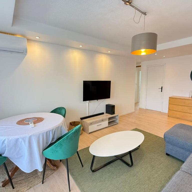 Appart climatisé avec balcon proche centre & plages - Appartement - 8