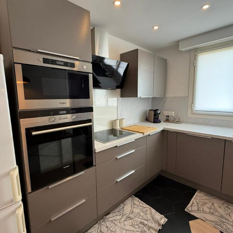Appart climatisé avec balcon proche centre & plages - Appartement - 17