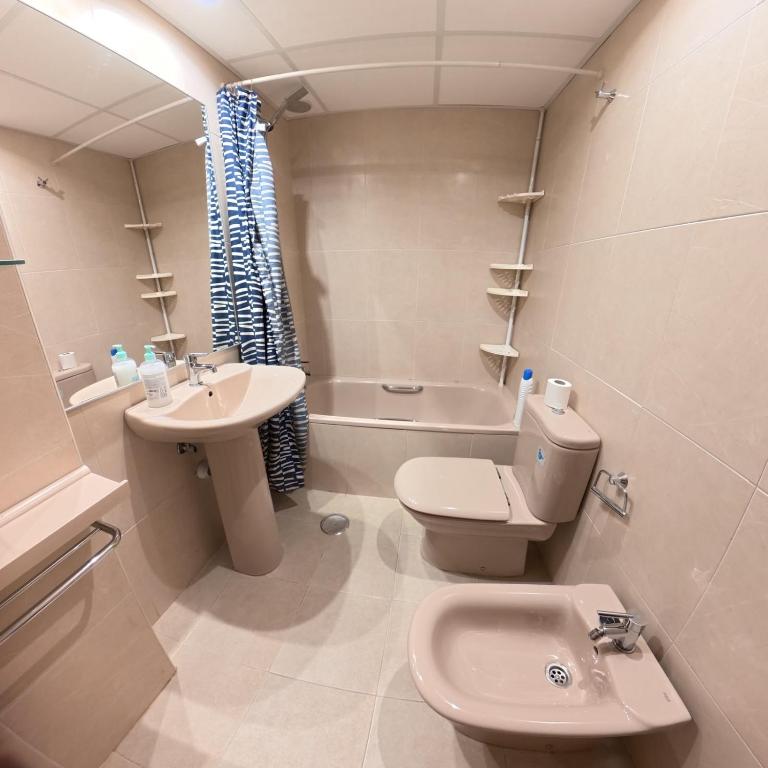 Apartamentos CON PISCINA CERCA FORMULA 1, ESTADIO METROPOLITANO, IFEMA, CLINICA DE NAVARRA Y AEROPUERTO-parking - Deluxe Apartment mit 1 Schlafzimmer - 4