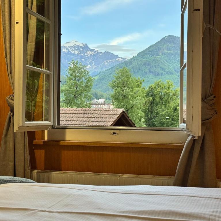River 3 -Kissed Retreat with Iconic Jungfraujoch View - Two-Bedroom Apartment - 14