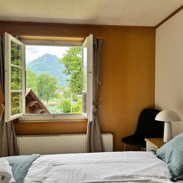 River 3 -Kissed Retreat with Iconic Jungfraujoch View - Two-Bedroom Apartment - 13