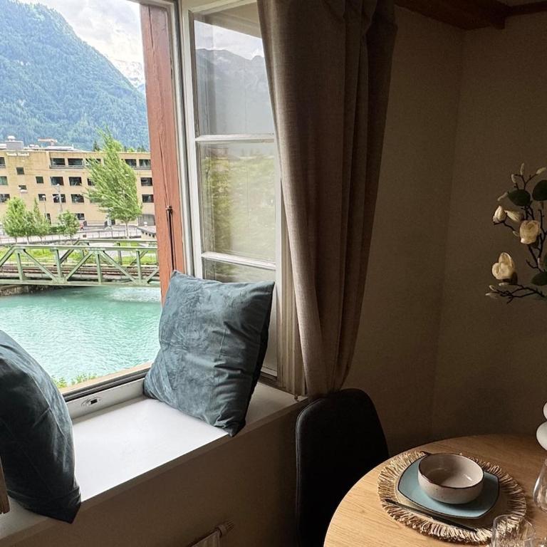 River 3 -Kissed Retreat with Iconic Jungfraujoch View - Two-Bedroom Apartment - 28
