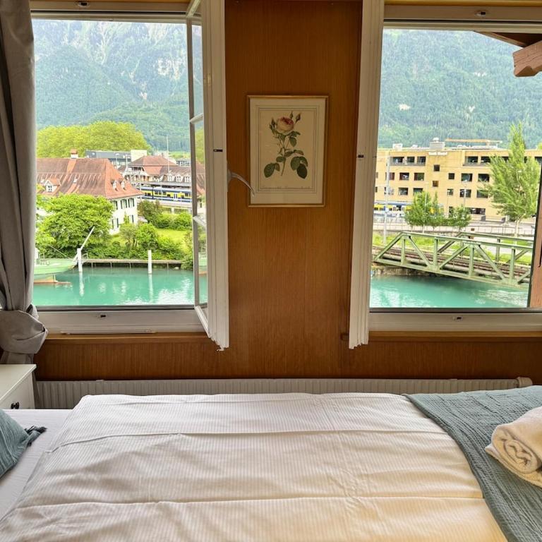River 3 -Kissed Retreat with Iconic Jungfraujoch View - Two-Bedroom Apartment - 5