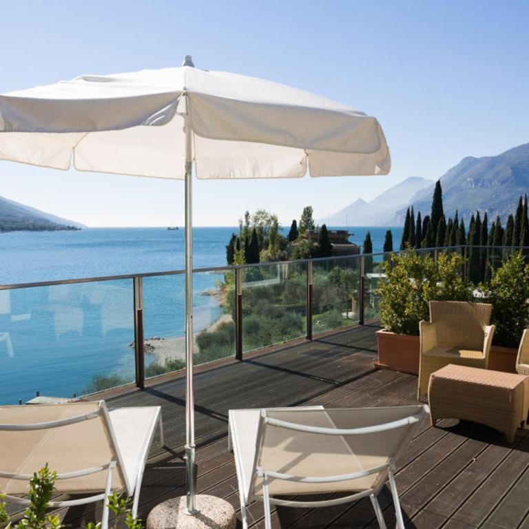 Hotel Maximilian - Zimmer mit Kingsize-Bett und Seeblick - 3
