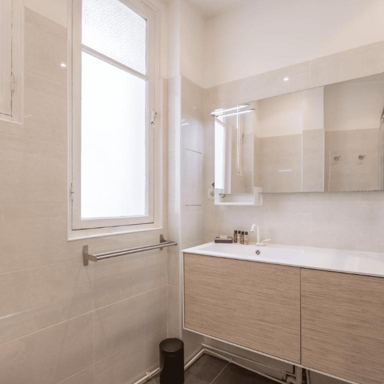 Charming 1BD with Elevator, walk to Arc de Triomphe - Appartement - 12