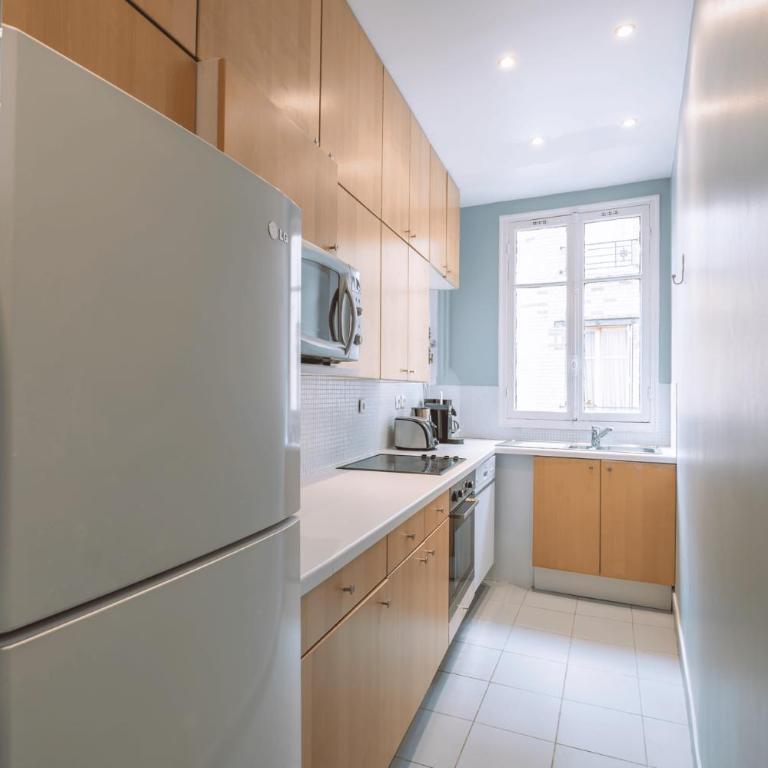 Charming 1BD with Elevator, walk to Arc de Triomphe - Appartement - 8