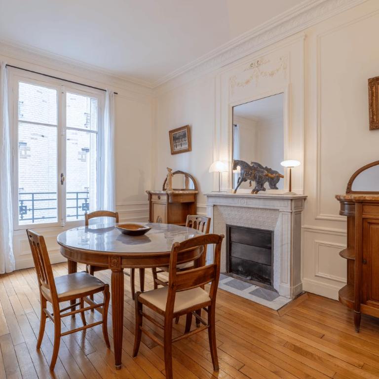 Charming 1BD with Elevator, walk to Arc de Triomphe - Appartement - 1