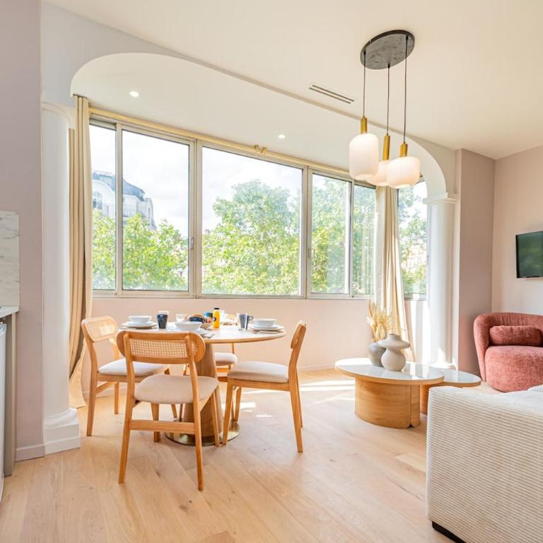 Stylish 1-Bedroom Apartment with Air Conditioning in Paris 17th - Apartment - 2