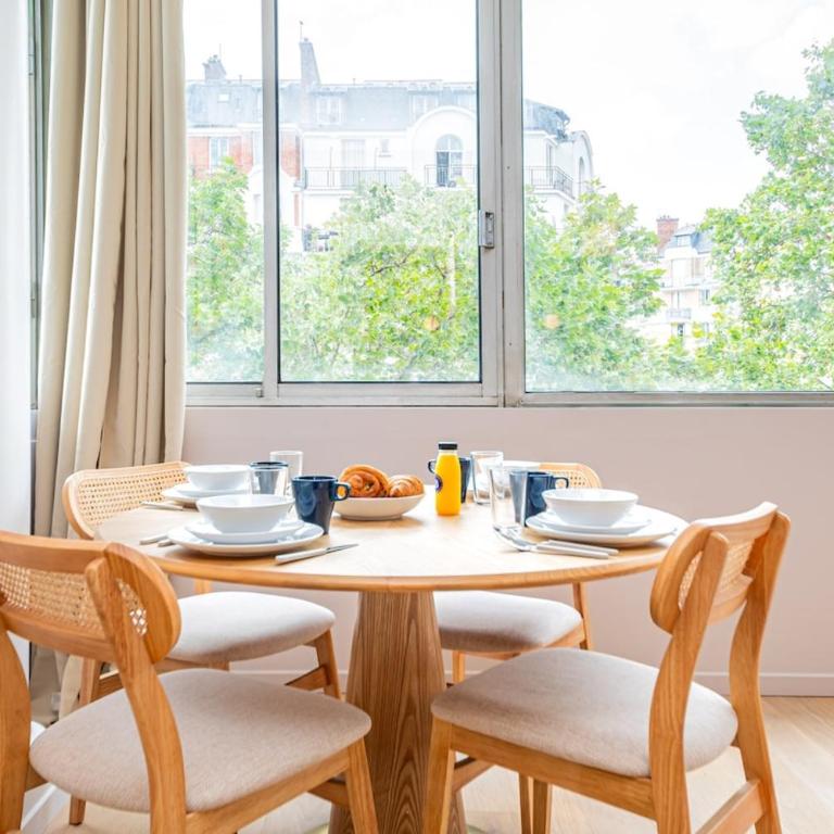 Stylish 1-Bedroom Apartment with Air Conditioning in Paris 17th - Apartment - 6