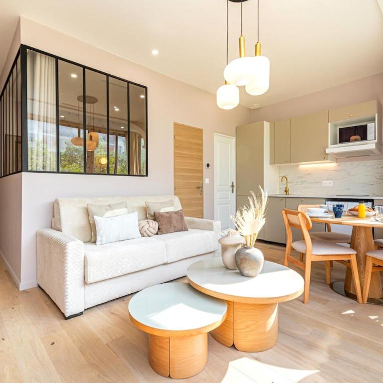 Stylish 1-Bedroom Apartment with Air Conditioning in Paris 17th - Apartment - 12