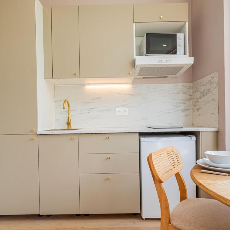 Stylish 1-Bedroom Apartment with Air Conditioning in Paris 17th - Apartment - 13