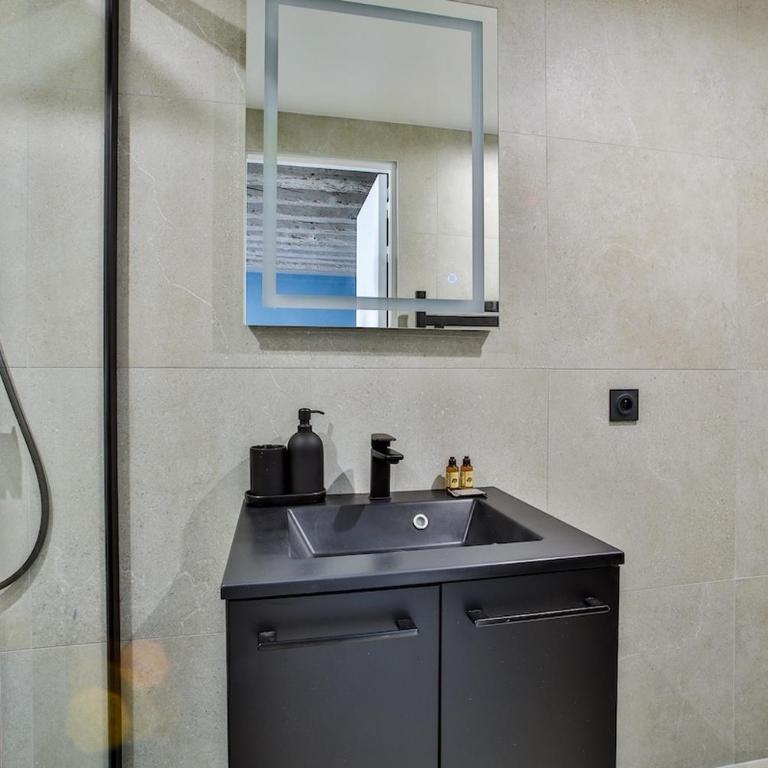 Beautiful Apartment in the Marais District - Apartment - 10