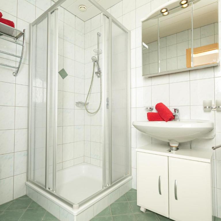 Appartement Kuen - Two-Bedroom Apartment with Shower - 44