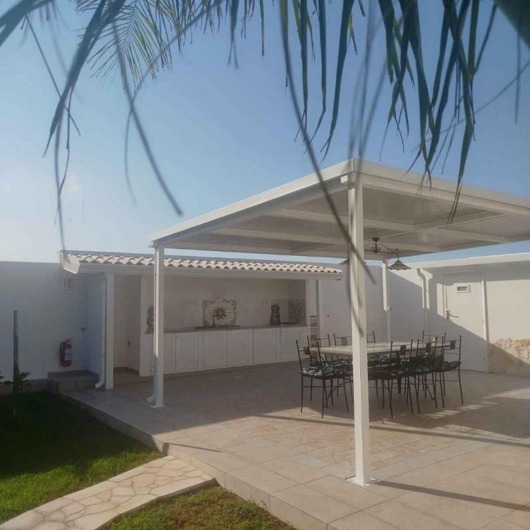 Villa Waterfront in Santa Maria del Focallo 58180 - Villa - 9