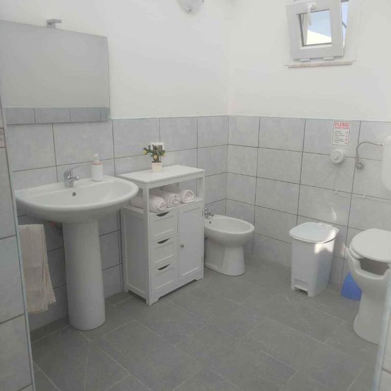 Villa Waterfront in Santa Maria del Focallo 58180 - Villa - 34