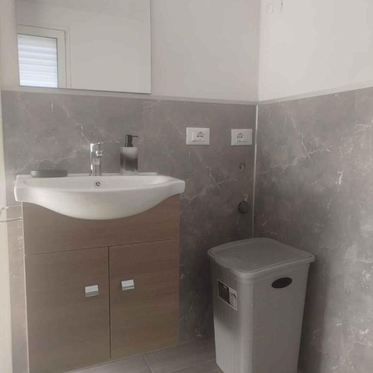 Villa Waterfront in Santa Maria del Focallo 58180 - Villa - 43