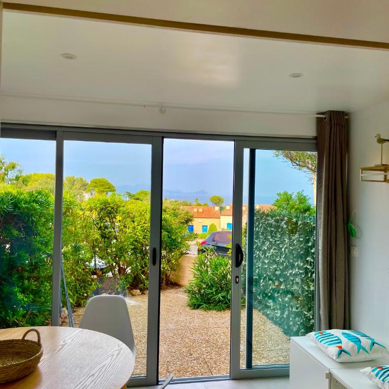 Magnifique appartement vue mer sur le Cap Dramont - Appartement 1 Chambre avec Vue sur la Mer et Terrasse - 2
