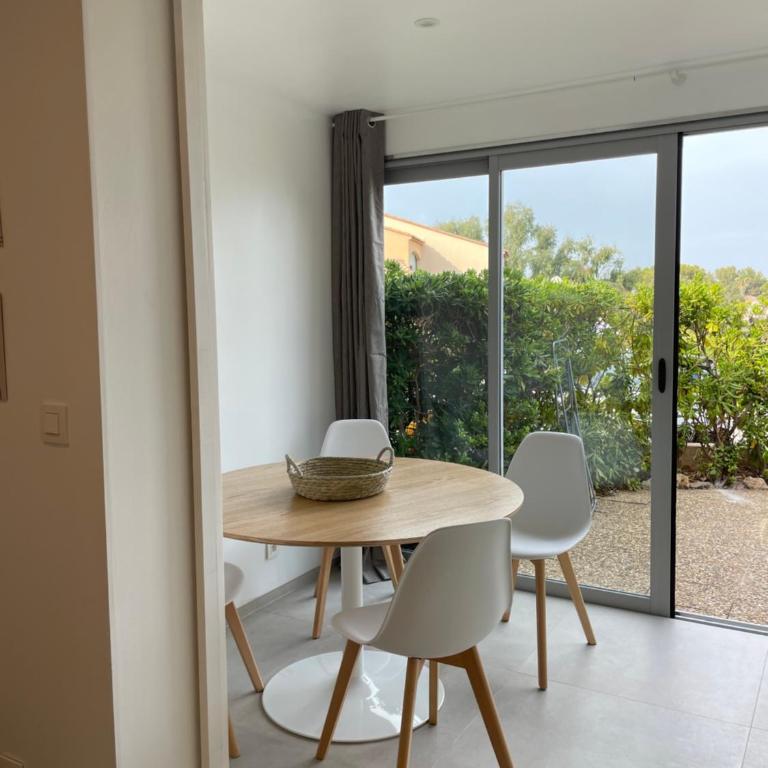 Magnifique appartement vue mer sur le Cap Dramont - Appartement 1 Chambre avec Vue sur la Mer et Terrasse - 5