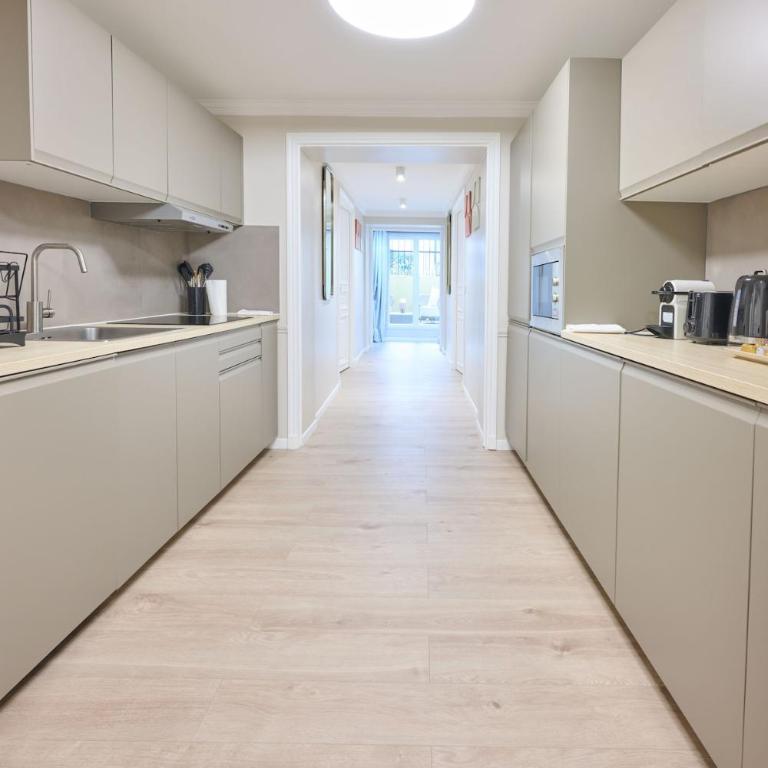 Modern with terrace & 4 spacious bedrooms - Appartamento - 20