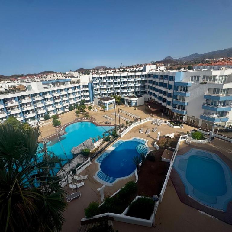 MODERN GREEN PARK STUDIO - Pool View & Terrace - One-Bedroom Apartment - 14