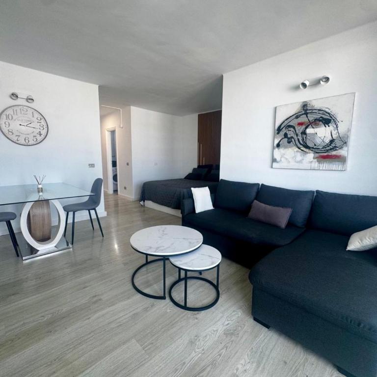 MODERN GREEN PARK STUDIO - Pool View & Terrace - One-Bedroom Apartment - 17