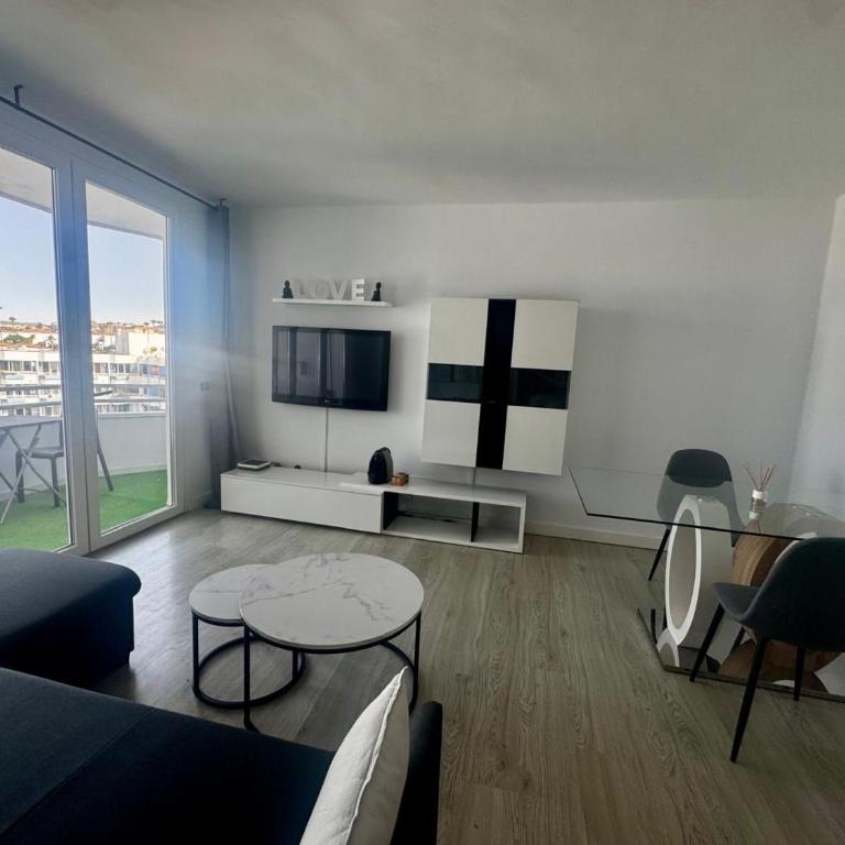 MODERN GREEN PARK STUDIO - Pool View & Terrace - One-Bedroom Apartment - 19