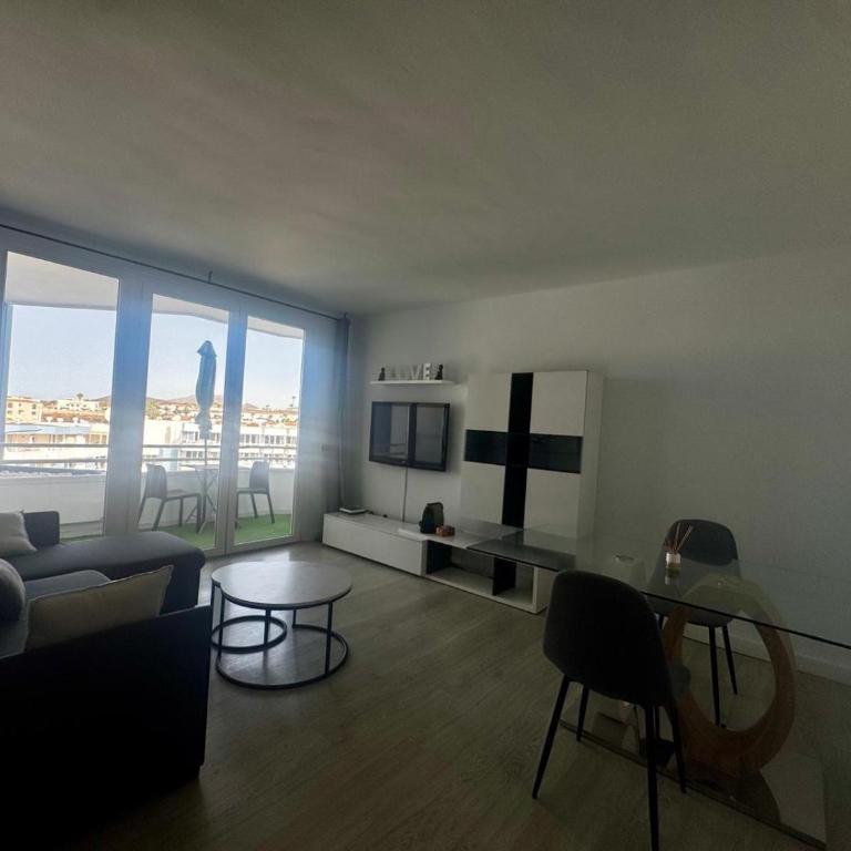 MODERN GREEN PARK STUDIO - Pool View & Terrace - One-Bedroom Apartment - 20