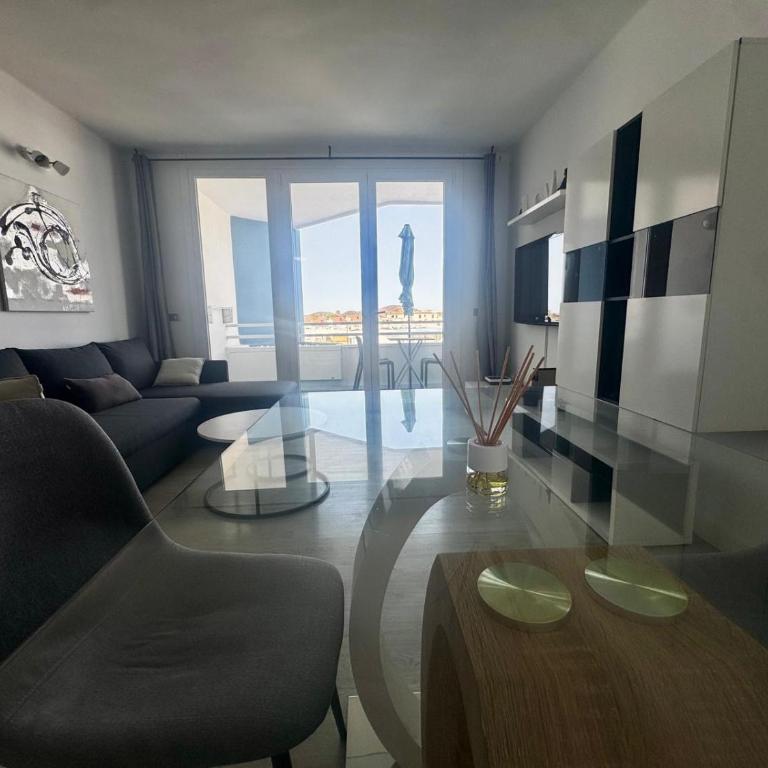 MODERN GREEN PARK STUDIO - Pool View & Terrace - One-Bedroom Apartment - 21
