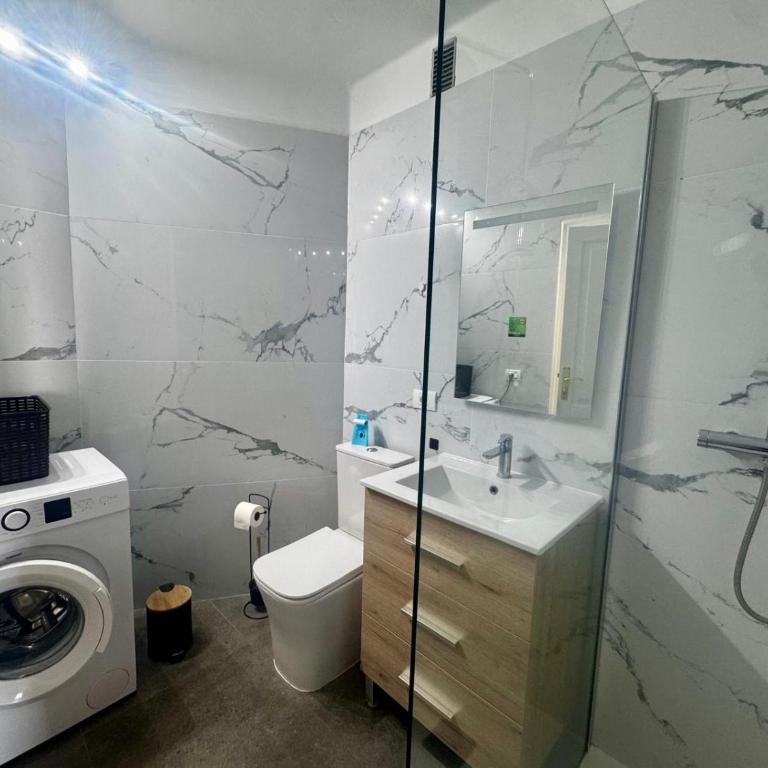 MODERN GREEN PARK STUDIO - Pool View & Terrace - One-Bedroom Apartment - 26