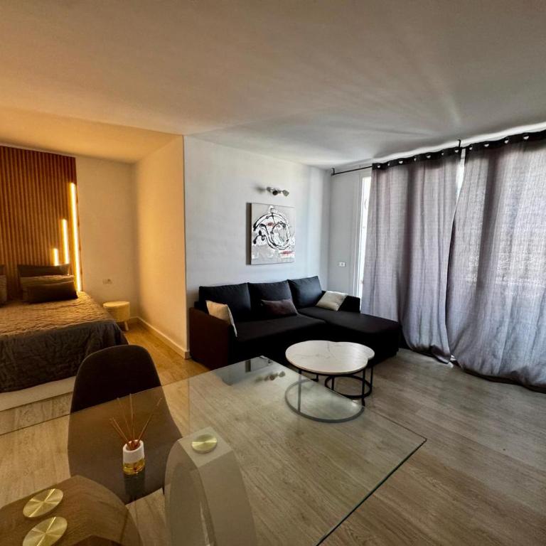 MODERN GREEN PARK STUDIO - Pool View & Terrace - One-Bedroom Apartment - 34