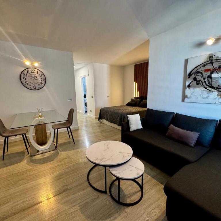 MODERN GREEN PARK STUDIO - Pool View & Terrace - One-Bedroom Apartment - 30
