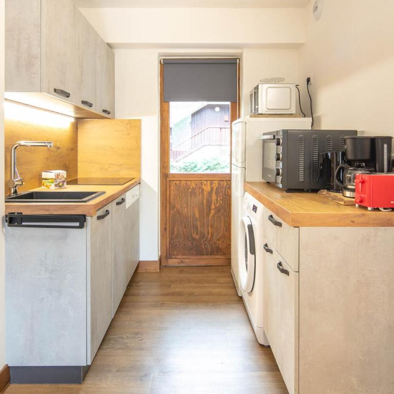 Bel appartement rénové · Balcon · Proche pistes et commerces · Casier à ski - Appartement 2 Chambres - 13