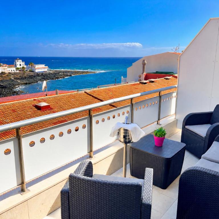 Ático con vistas al mar en el centro de La Caleta - Apartamento de 1 dormitorio - 4