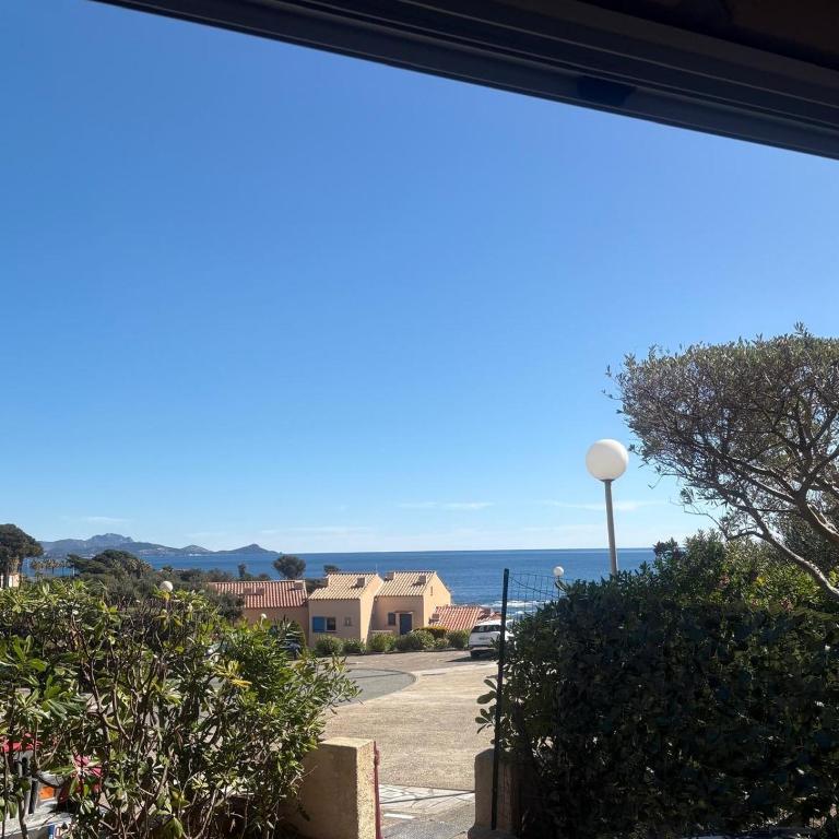 Magnifique appartement vue mer sur le Cap Dramont - Appartement 1 Chambre avec Vue sur la Mer et Terrasse - 1
