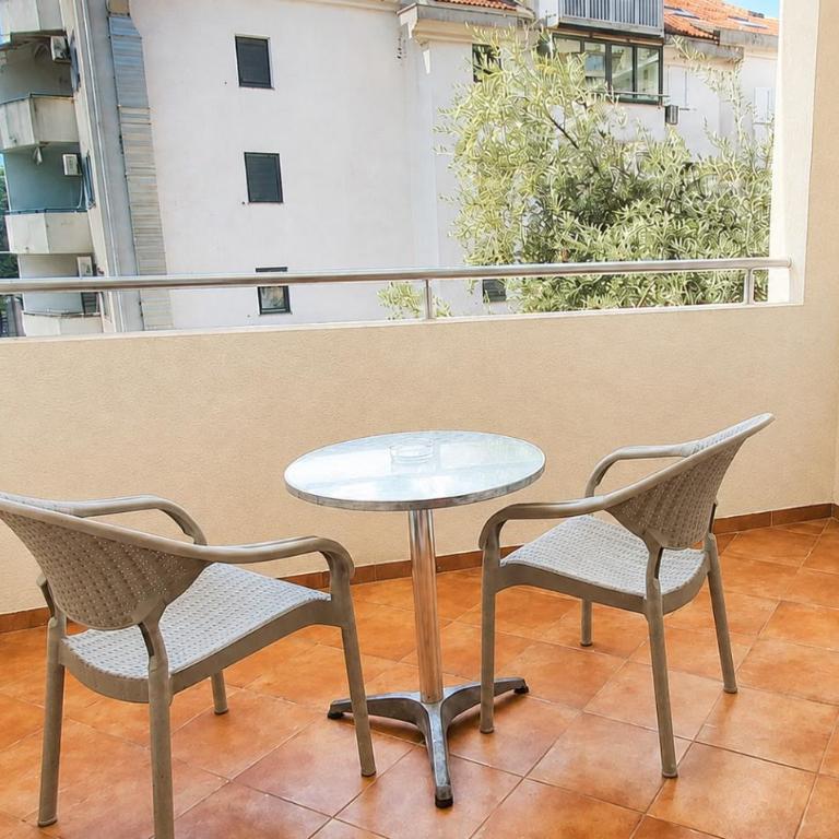 Lyon Apartments - Doppelzimmer mit Küchenzeile - 10