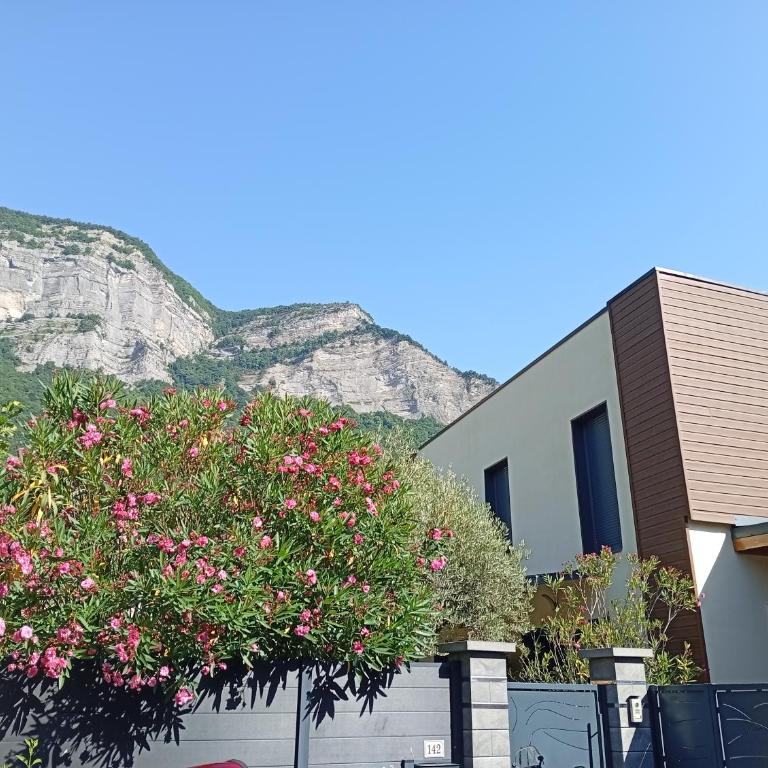 Cocon au pied de la Chartreuse - Chambre Double - Vue sur Jardin - 6