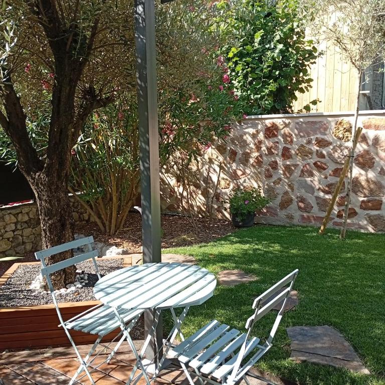 Cocon au pied de la Chartreuse - Chambre Double - Vue sur Jardin - 4