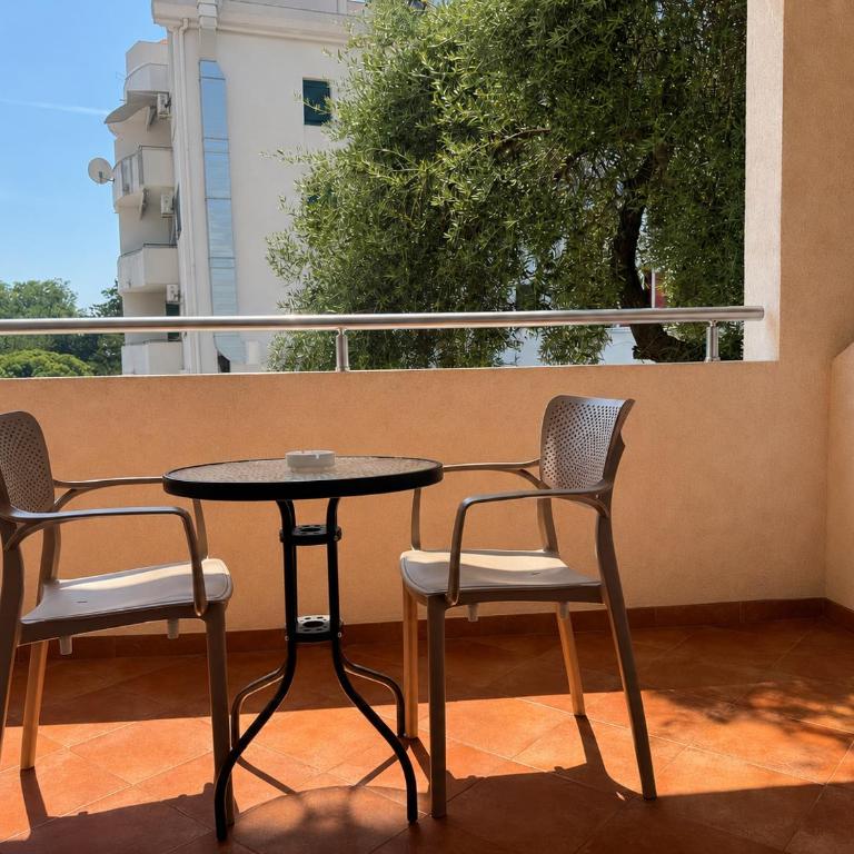 Lyon Apartments - Doppelzimmer mit Küchenzeile - 13