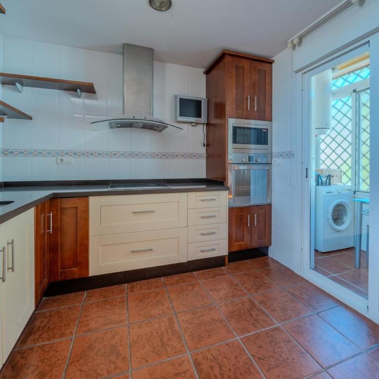 Adosada con vistas al mar y piscina comunitaria - Apartamento de 3 dormitorios - 23