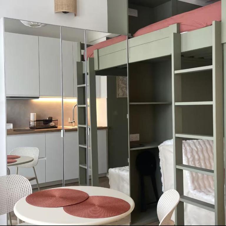 Studio au pieds de Montmartre - Métro L2, L4, L12 - Appartement 1 Chambre - 12