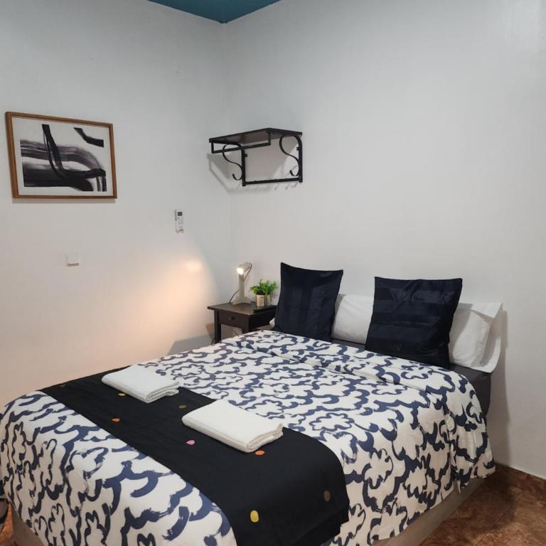 CH Catrachos Rooms - Doppelzimmer mit Gemeinschaftsbad - 1