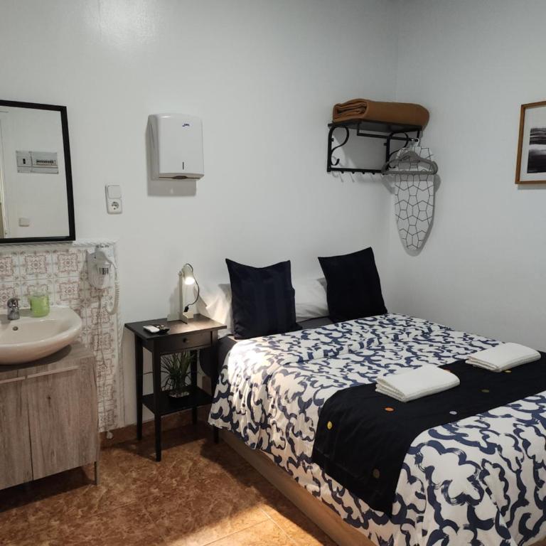 CH Catrachos Rooms - Doppelzimmer mit Gemeinschaftsbad - 2