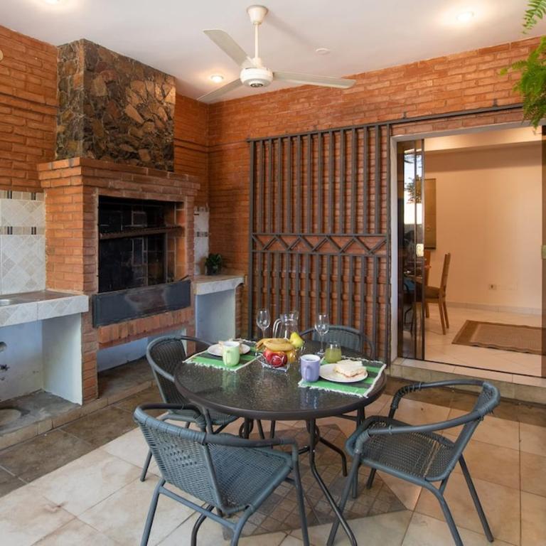 Modern 2BR Apt Pool BBQ & Free Parking - Apartamento - 3