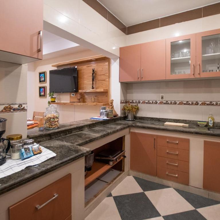 Modern 2BR Apt Pool BBQ & Free Parking - Apartamento - 4