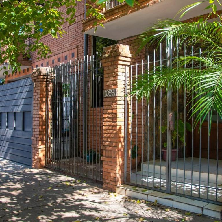 Modern 2BR Apt Pool BBQ & Free Parking - Apartamento - 9