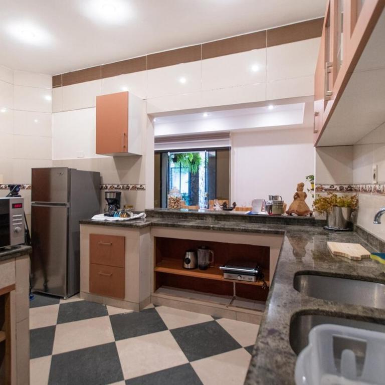 Modern 2BR Apt Pool BBQ & Free Parking - Apartamento - 18