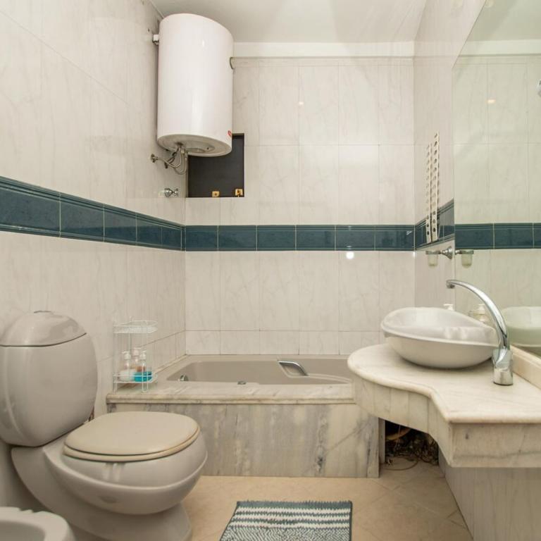 Modern 2BR Apt Pool BBQ & Free Parking - Apartamento - 21